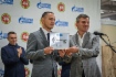 Вручение символического ключа директору МБУ «Спортивная школа „Сабантуй“ Рамилю Габдулманову