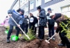 В Нижнепавловской СОШ Оренбургского района работники газопромыслового управления заложили аллею в память о труженике тыла Анне Акиньшиной