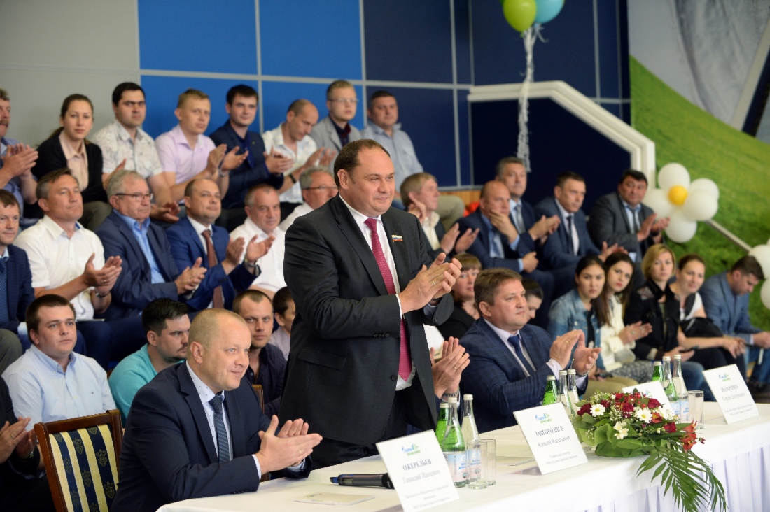 Генеральный директор ООО «Газпром трансгаз Ставрополь» Алексей Завгороднев приветствует участников интеллектуальной игры