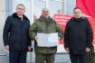 Передача ключей и документов от внедорожника для российских военнослужащих