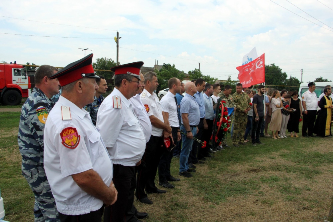 Открытие памятника на братской могиле казаков