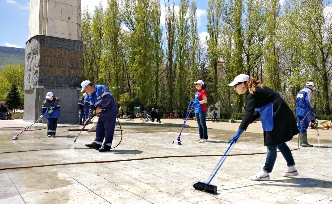 Мойка мраморной площадки мемориала