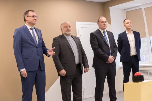 Генеральный директор ООО «Газпром трансгаз Ухта» Андрей Баранов, Глава муниципального округа «Ухта» Республики Коми — руководитель администрации Магомед Османов, заместитель генерального генерального директора по общим вопросам ООО «Газпром трансгаз Ухта» Владимир Блохин, директор ООО «Бетиз» Сергей Омельянович