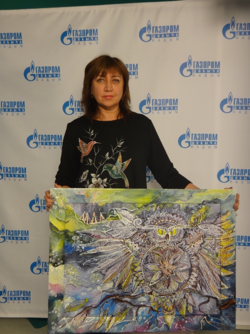 Елена Ревнивых открыла аукцион, приобретя картину-батик «Магия Севера», написанную Людмилой Быковой