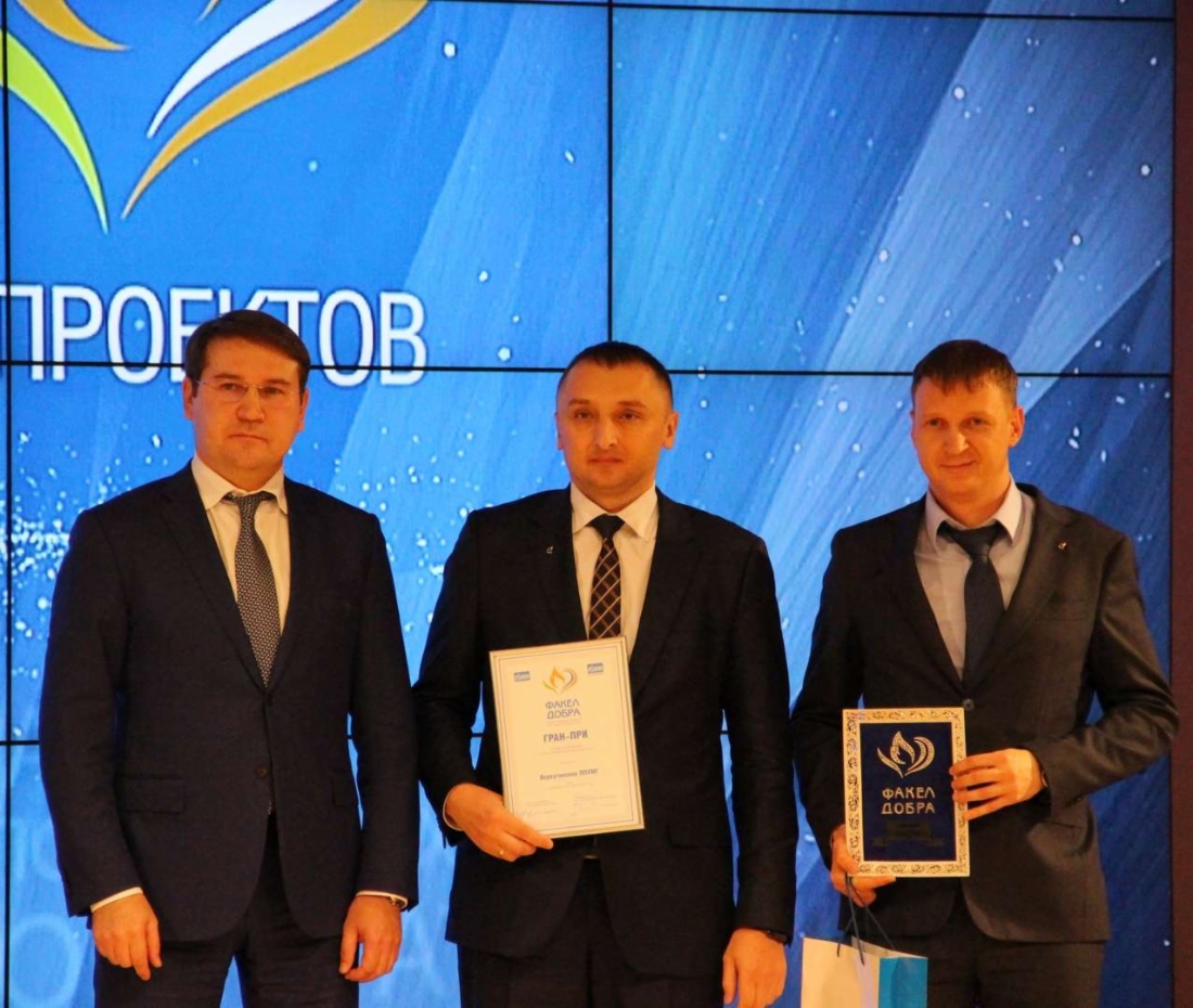 Александр Гайворонский и обладатели Гран-при конкурса «Факел добра»