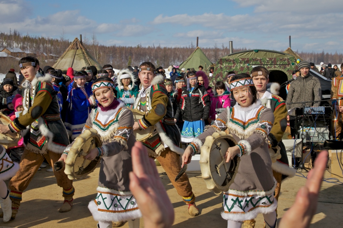 Национальный ансамбль «Осиктакан» на праздновании «Дня Оленевода» в Эвенкии