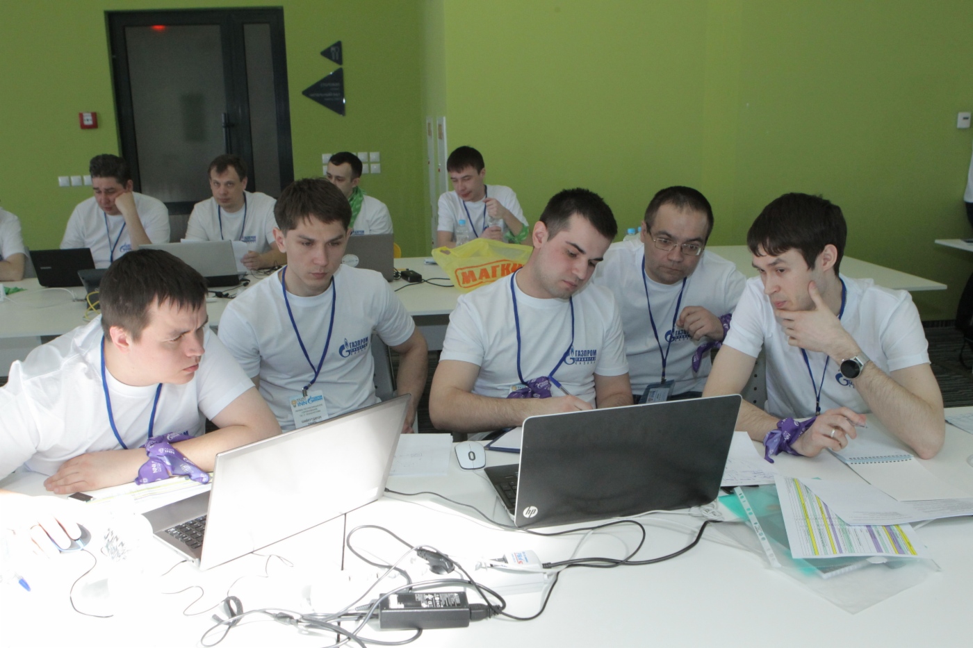 Участники за работой