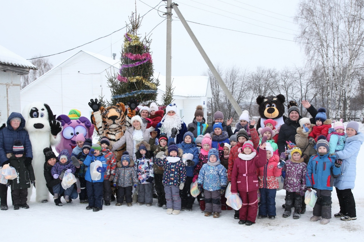 Новогодним представлением довольны и дети и взрослые