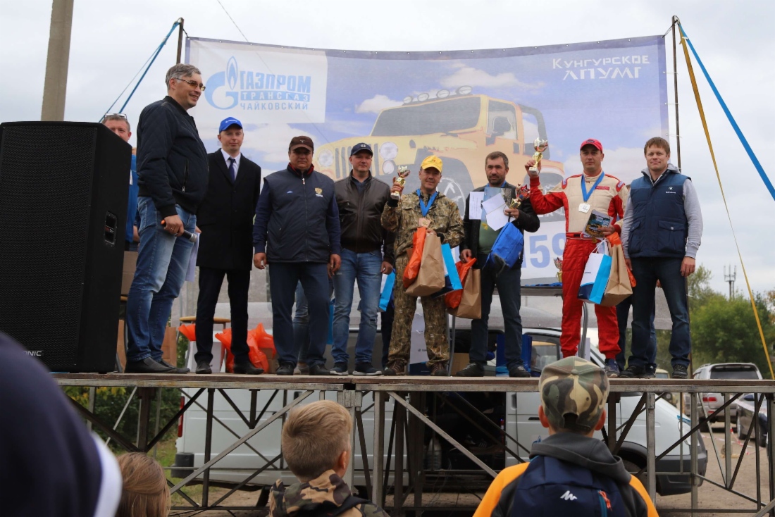 Награждение победителей автогонок