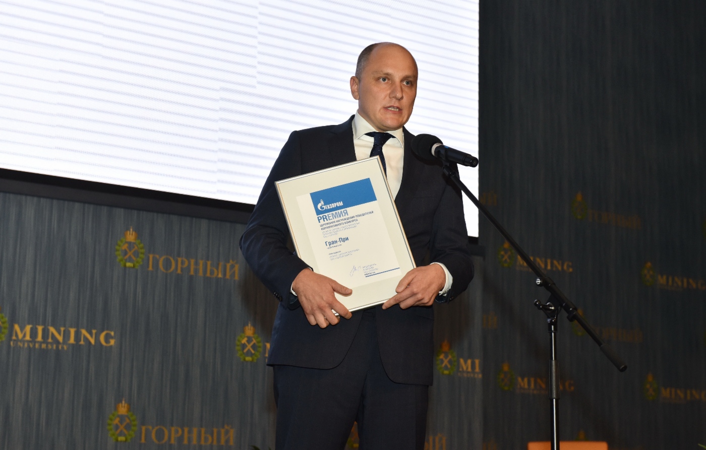 Артем Семиколенов