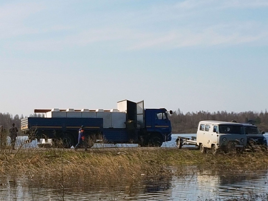 Личинки доставлены к месту выпуска на транспорте, оборудованном баллонами с кислородом