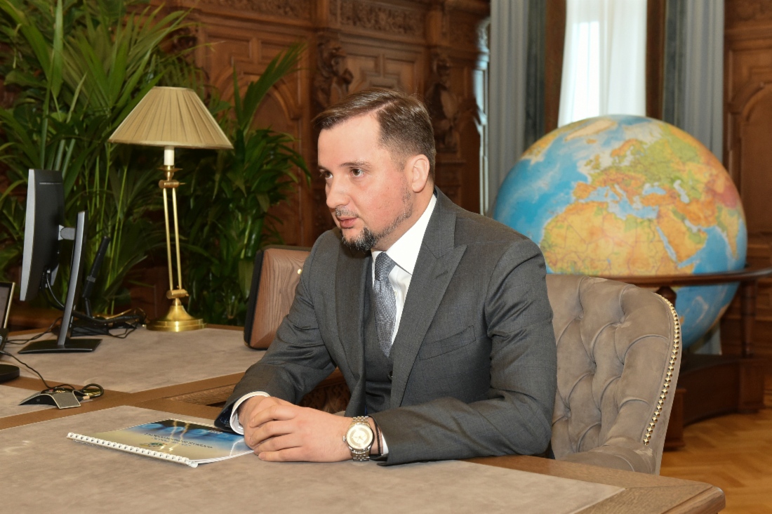 Временно исполняющий обязанности Губернатора Ненецкого автономного округа (НАО) Александр Цыбульский во время встречи с Алексеем Миллером