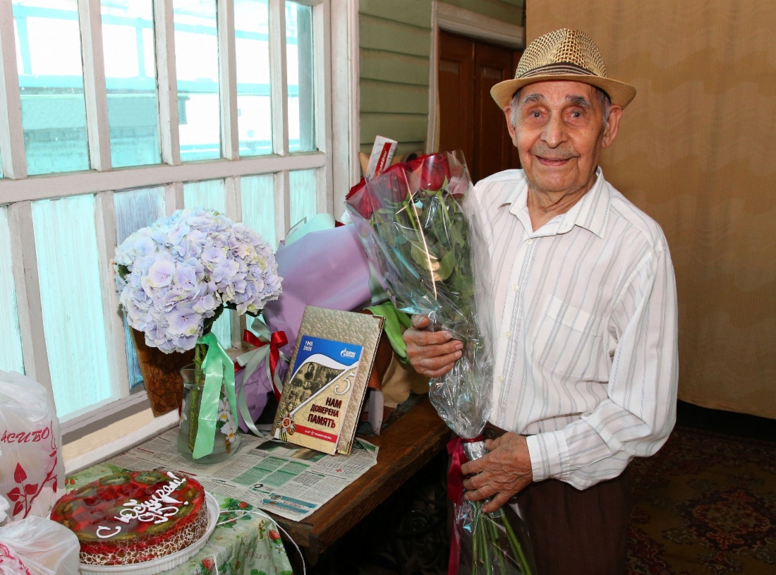 Несмотря на свои 95 лет, оренбургский ветеран-газовик Хабибулла Ахметович Байтеев полон энергии и планов