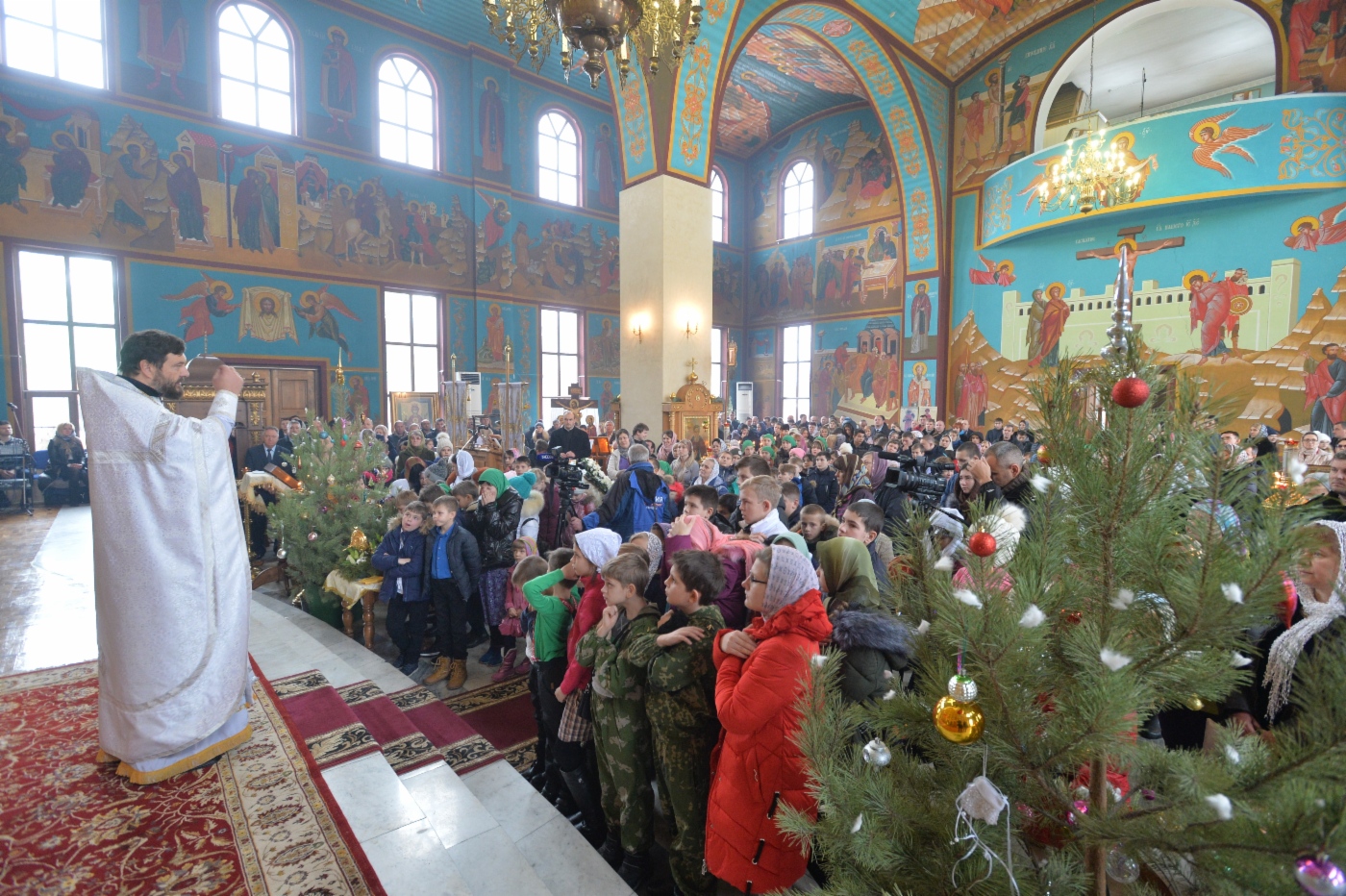 Праздничное богослужение в Храме Рождества Христова, пос. Рыздвяный Ставропольского края