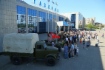 В течение дня поток посетителей выставки военной техники не иссякал