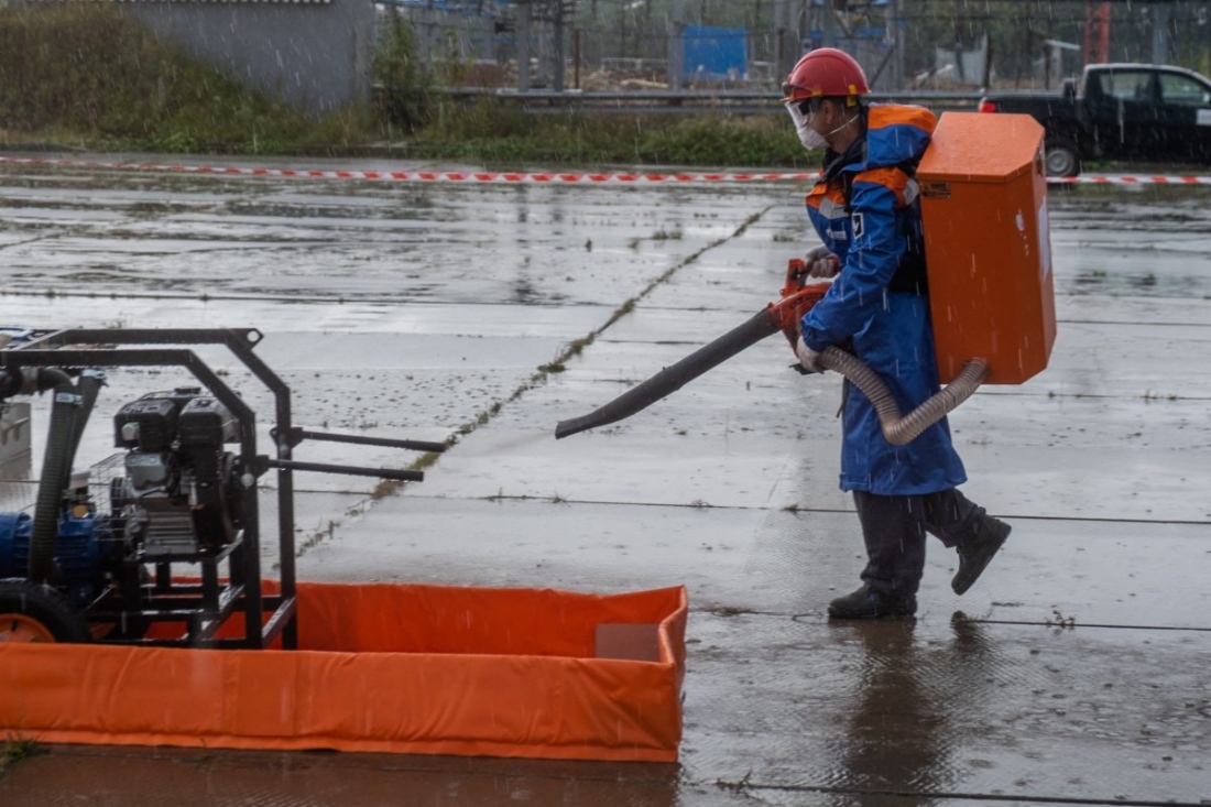Обучение специалистов Киринского газоконденсатного месторождения в рамках программы подготовки к ликвидации аварийных разливов нефти