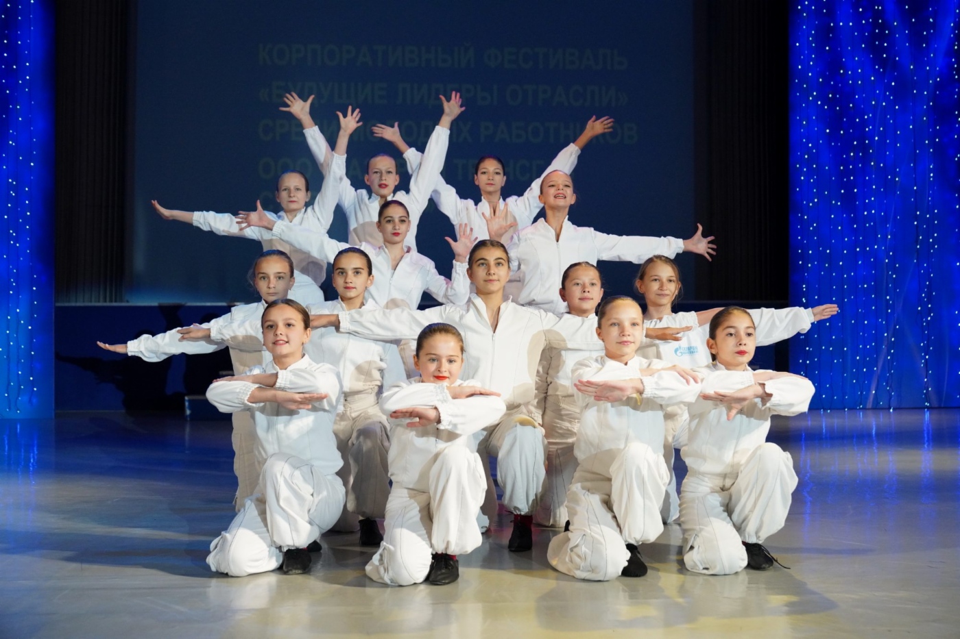 Творческий номер на церемонии открытия фестиваля