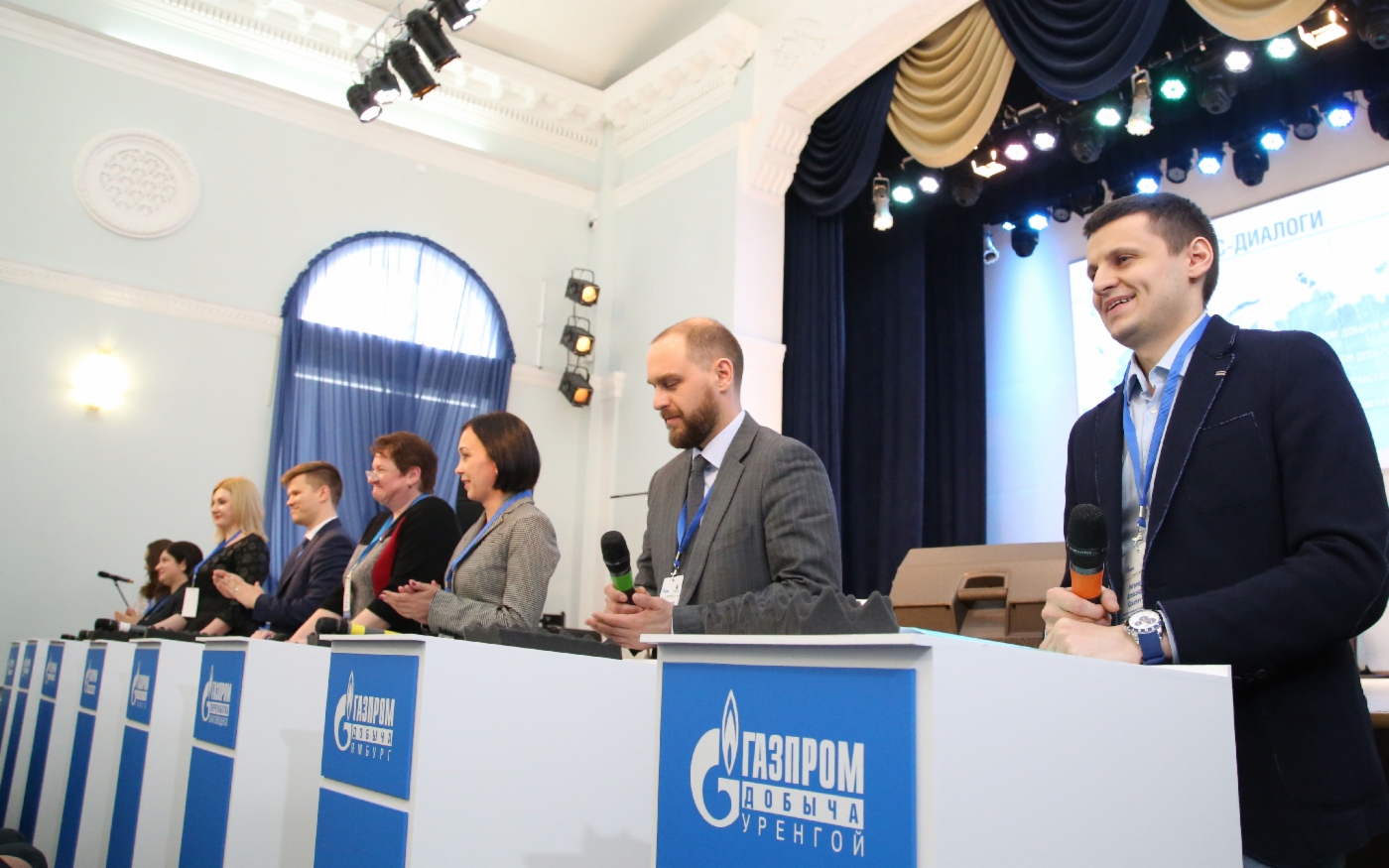 Представитель кадровых служб дочерних предприятий «Газпрома» отвечают на вопросы в рамках экспресс-диалогов