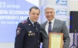 Благодарность генеральному директору ООО «Газпром трансгаз Уфа» Шамилю Шарипову вручена начальником регионального Управления ГИБДД Динаром Гильмутдиновым