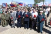 Возложение цветов к Россошинскому мемориалу На фото: заместитель генерального директора по управлению персоналом Александр Пехташев и Герой России, советник генерального директора Дмитрий Воробьев (второй и третий слева)