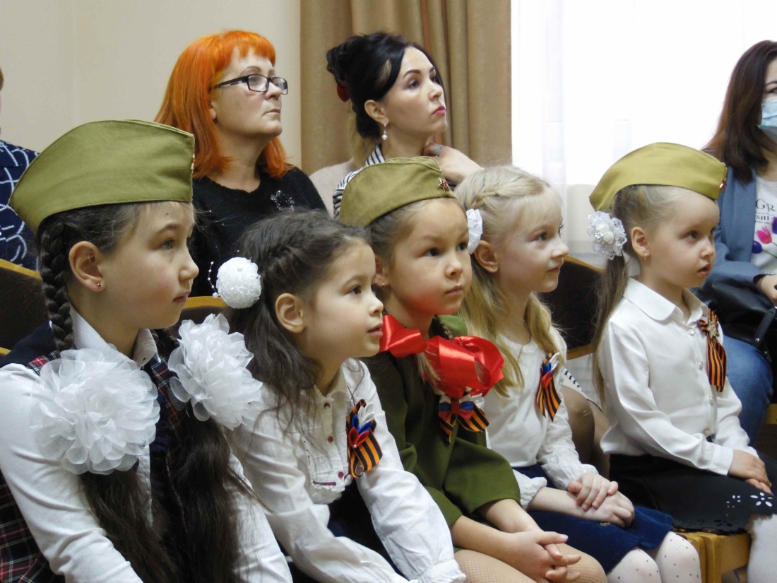 Юные участницы презентации