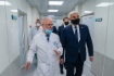 Главный врач Ухтинской городской больницы Магомедхабиб Рамазанов и глава Республики Коми Владимир Уйба