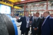 В рамках поездки на Волжский трубный завод делегация ОАО «Газпром» во главе с Алексеем Миллером (в центре) осмотрела новую производственную площадку по обетонированию труб ООО «Трубопроводные покрытия и технологии»