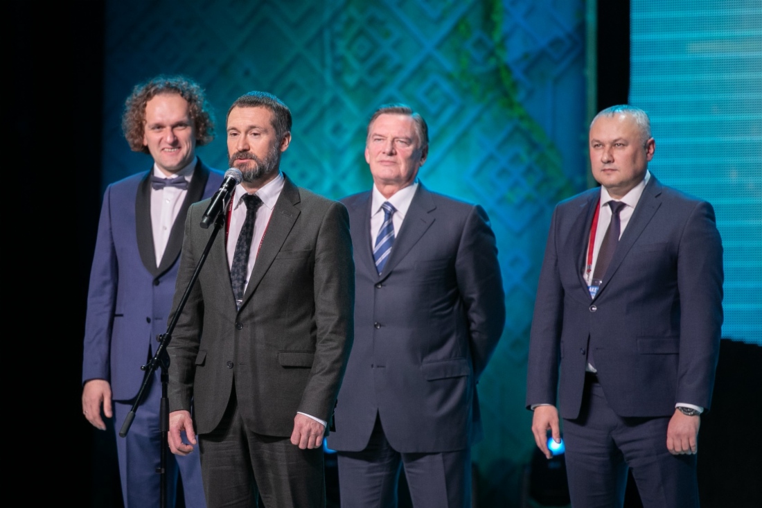 Руководитель Оргкомитета, заместитель начальника департамента ПАО «Газпром» Роман Сахартов, председатель жюри Юрий Медяник, заместитель Премьер-министра Республики Башкортостан — министр промышленности, энергетики и инноваций республики Александр Шельдяев и исполнительный директор ООО «РГД переработка Салават» — управляющей организации ООО «Газпром нефтехим Салават» Леонид Алехин Руководитель Оргкомитета, заместитель начальника департамента ПАО «Газпром» Роман Сахартов, председатель жюри Юрий Медяник, заместитель Премьер-министра Республики Башкортостан — министр промышленности, энергетики и инноваций республики Александр Шельдяев и исполнительный директор ООО «РГД переработка Салават» — управляющей организации ООО «Газпром нефтехим Салават» Леонид Алехин