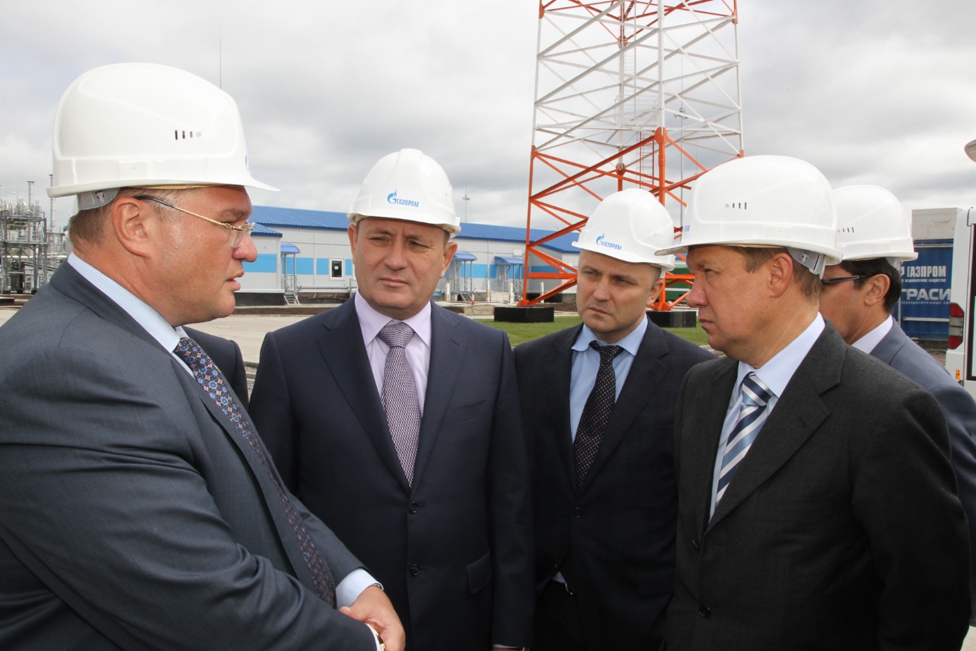 Генеральный директор ООО «Газпром трансгаз Санкт-Петербург» Георгий Фокин, заместитель Председателя Правления ОАО «Газпром» Виталий Маркелов, член Правления, начальник Департамента по транспортировке, подземному хранению и использованию газа ОАО «Газпром» Олег Аксютин и Алексей Миллер
