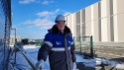 Сотрудник «Газпром газораспределение Южно-Сахалинск» осуществляет подачу газа