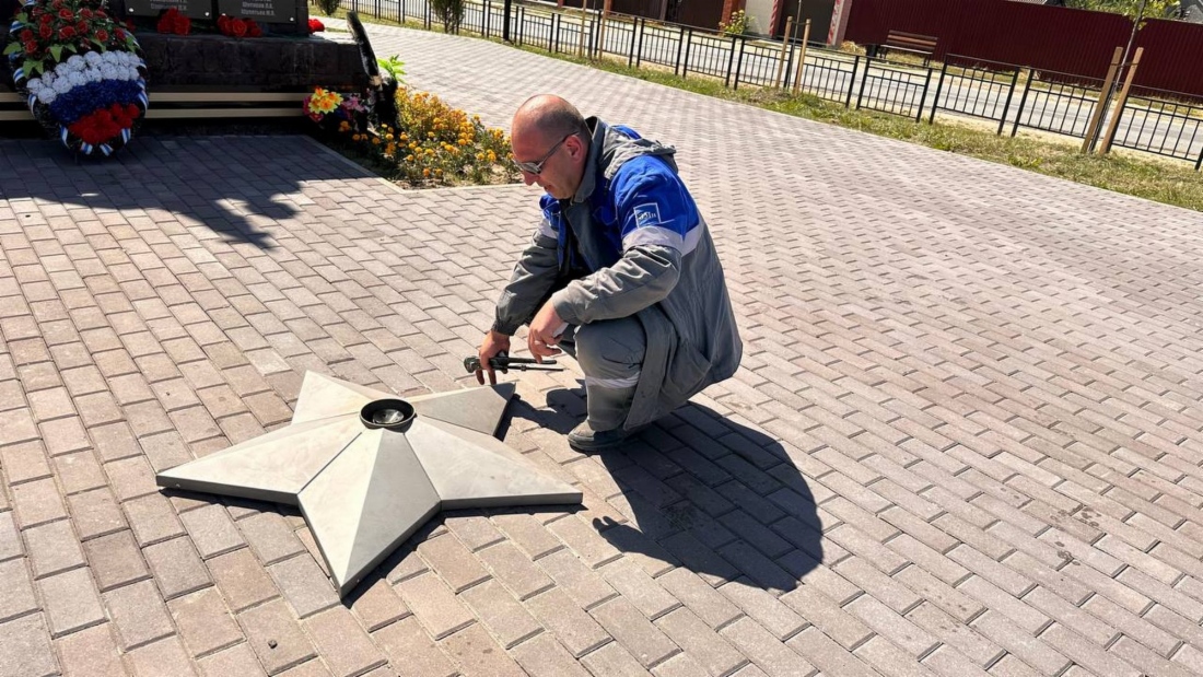 Обустройство Вечного огня у Воинского захоронения в сквере Победы в с. имени Льва Толстого