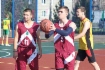 Одними из первых на современном покрытии поиграли баскетболисты