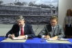 В рамках Петербургского международного экономического форума — 2015 Бен ван Берден и Алексей Миллер подписали Соглашение о стратегическом сотрудничестве и Меморандум по реализации проекта строительства третьей технологической линии завода СПГ по проекту «Сахалин-2»