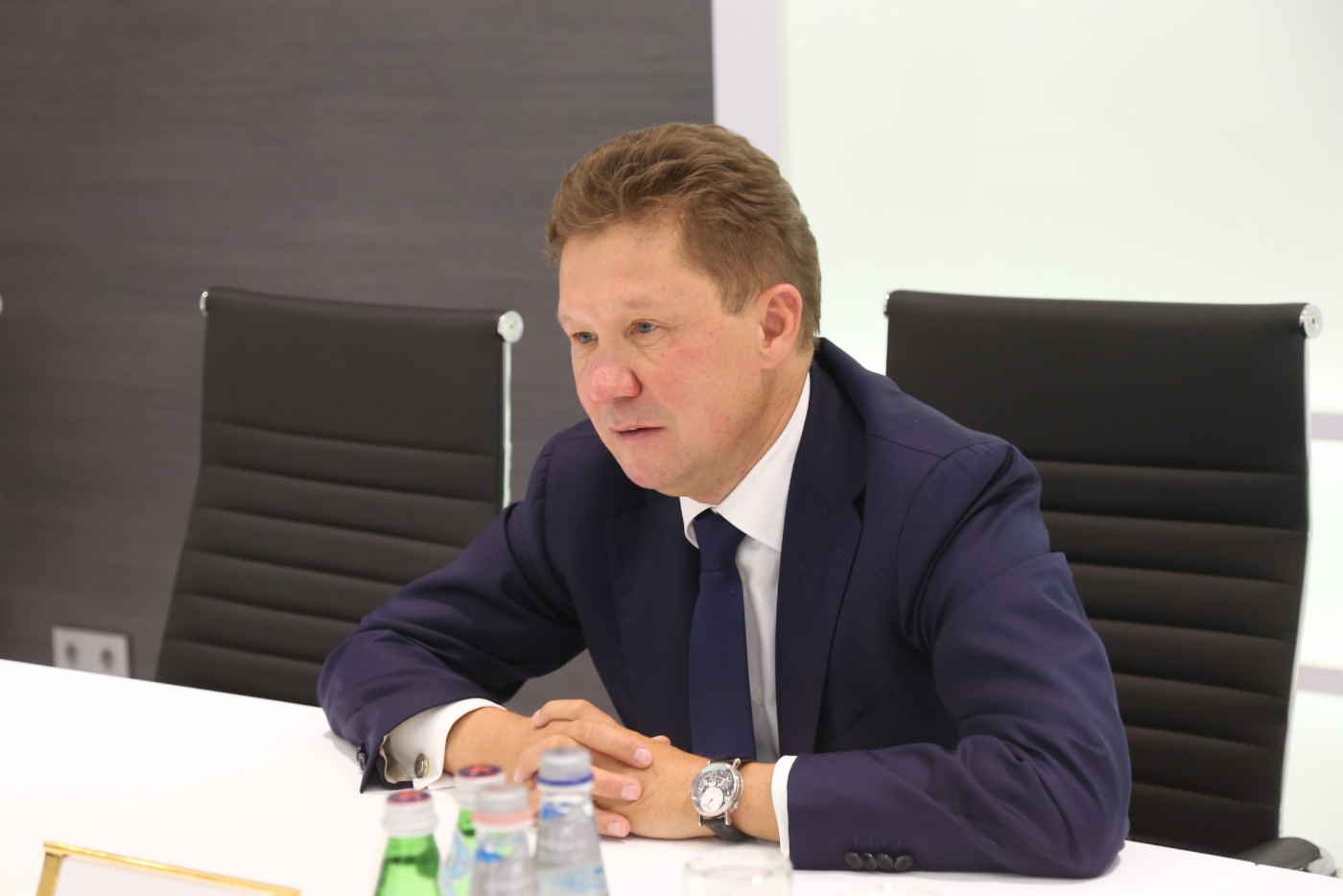 Алексей Миллер во время рабочей встречи с Ровнагом Абдуллаевым