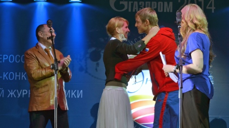 Александр Ухов, начальник службы спортивных программ ТК «ТВ-Центр», член Академии российского ТВ, член жюри первого всероссийского фестиваля-конкурса спортивной журналистики «Энергия побед»; Мария Гущина; Алексей Обыденнов, российский спортсмен-паралимпиец и Ирина Скворцова на торжественной церемонии награждения победителей Александр Ухов, начальник службы спортивных программ ТК «ТВ-Центр», член Академии российского ТВ, член жюри первого всероссийского фестиваля-конкурса спортивной журналистики «Энергия побед»; Мария Гущина; Алексей Обыденнов, российский спортсмен-паралимпиец и Ирина Скворцова на торжественной церемонии награждения победителей
