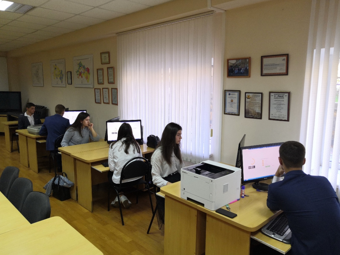 Участники олимпиады «Экоэрудит» проходят компьютерное тестирование