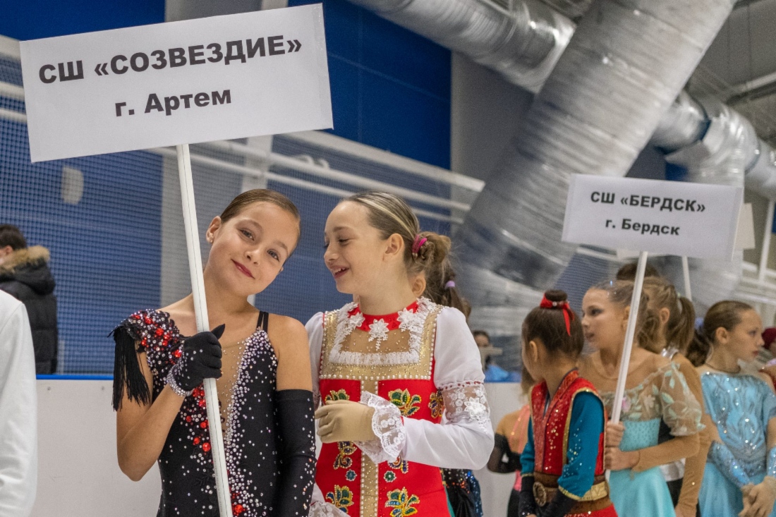 Участники соревнований на параде открытия