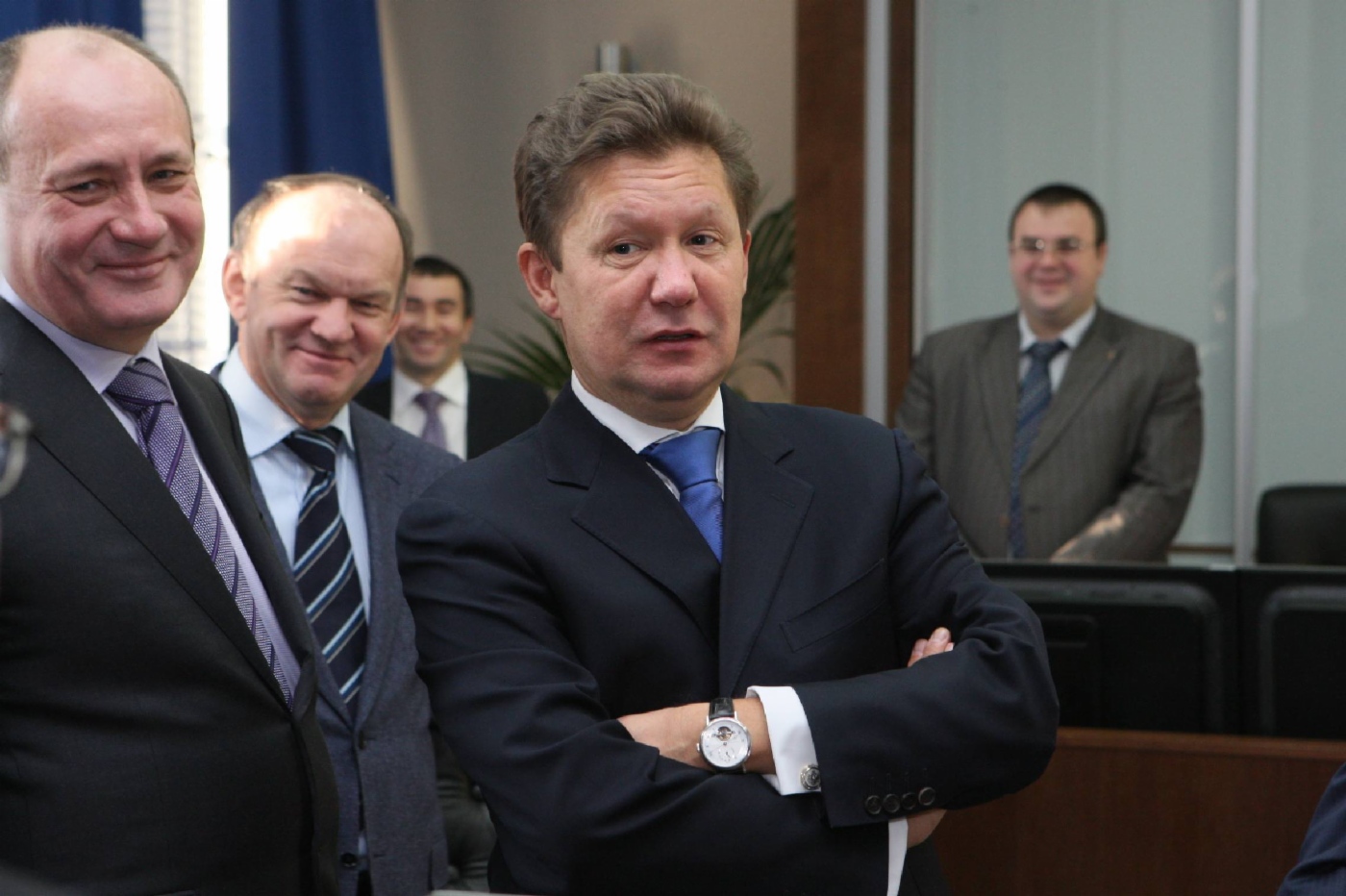Алексей Миллер (в центре)
