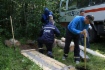 Работа по оборудованию места отдыха в разгаре