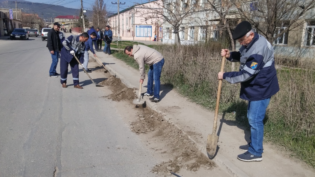 Газовики на общегородском субботнике