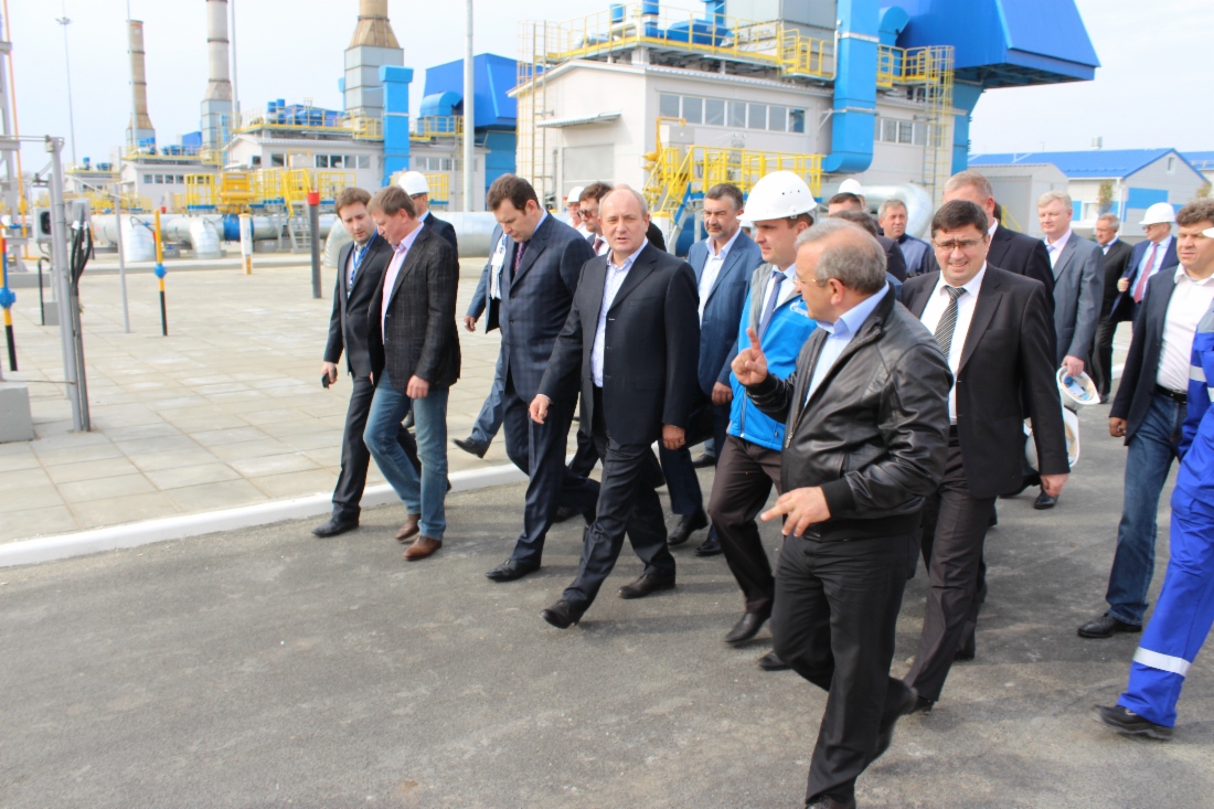 Делегация ОАО «Газпром» во главе с заместителем Председателя Правления Виталием Маркеловым (в центре) приняла участие в церемонии ввода в эксплуатацию компрессорной станции «Кубанская»