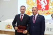 Константин Постаутов (слева) награжден за разработку и внедрение систем измерения и регистрации параметров разрушения труб на магистральных газопроводах