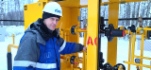 Специалист компании проверяет работоспособность газорегуляторного пункта