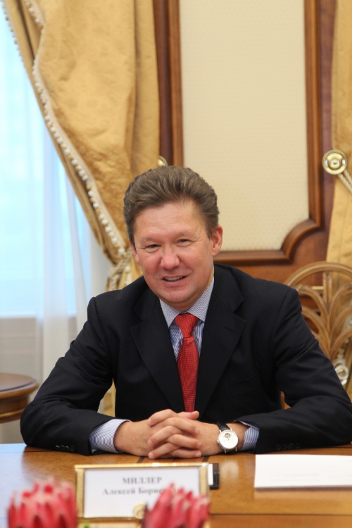 Алексей Миллер во время встречи с Губернатором Ханты-Мансийского автономного округа — Югры (ХМАО) Натальей Комаровой