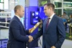 Президент Союза ММА России Радмир Габдуллин вручил награду Владимиру Миронову за значительный личный вклад в развитие и популяризацию вида спорта смешанное боевое единоборство (ММА) в Российской Федерации