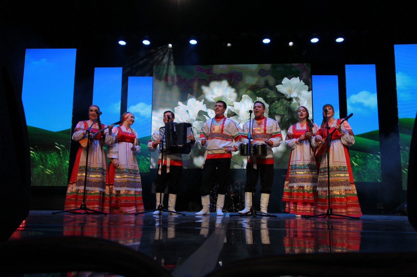 Ансамбль народной песни «Горлица», руководитель Людмила Пикалова (КСК «Фортуна» Сосьвинского ЛПУМГ ООО «Газпром трансгаз Югорск»)
