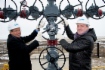 Председатель Совета директоров Государственной Корпорации Нефти и Газа (КНГ) Petrovietnam Фунг Динь Тхык и Виталий Маркелов во время церемонии начала добычи углеводородного сырья со скважины №3 Нагумановского месторождения