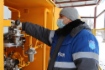 Сотрудник филиала ООО «Газпром газораспределение Ульяновск» в с. Большое Нагаткино проводят настройку оборудования пункта редуцирования газа