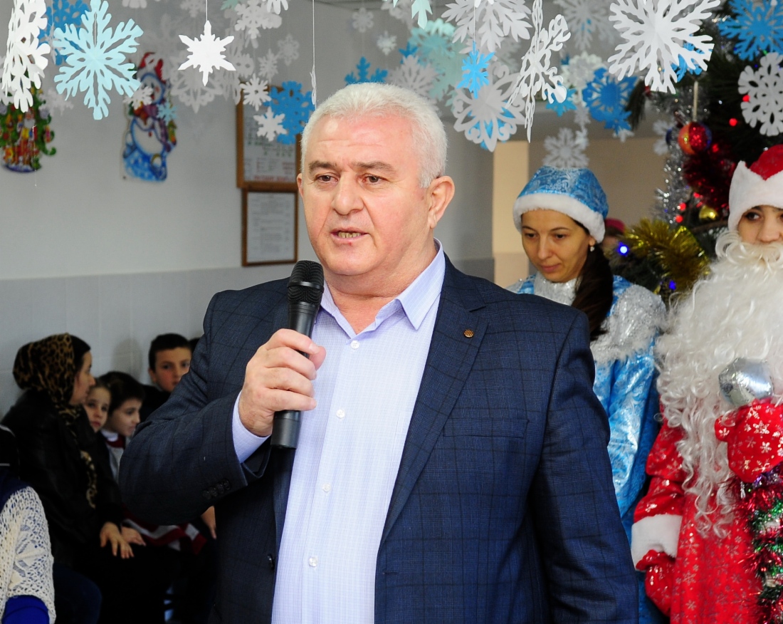 Директор Карабудахкентской специальной (коррекционной) общеобразовательной школы-интерната Абдулгамид Кинавов выразил благодарность генеральному директору ООО «Газпром трансгаз Махачкала» Александру Астанину за постоянную заботу и внимание