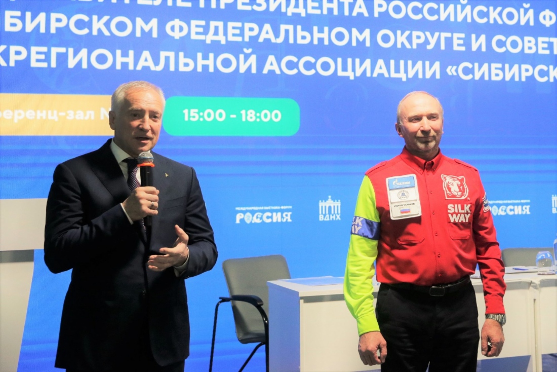 Руководитель проекта Международное ралли «Шелковый путь» Владимир Чагин и губернатор Томской области Владимир Мазур презентуют маршрут на 2024 год